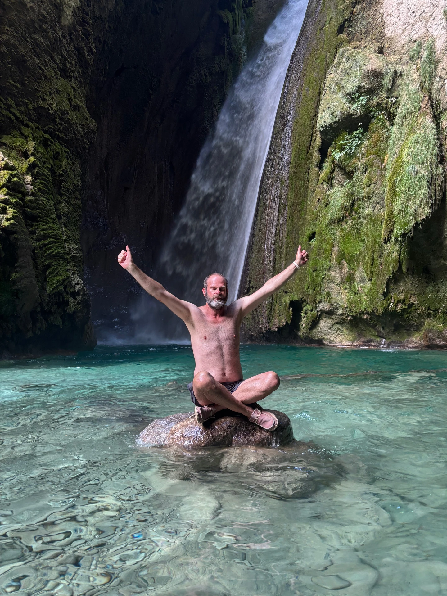 Franck Rosevegue, pose de Yoga dans la nature